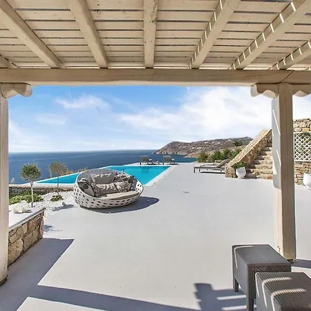 Holiday home Stunning Villa, Best Location, Private Pool, Walk To Elia Beach Patras